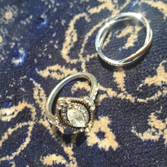 2 Beautiful Rings - Picture 3 of 3